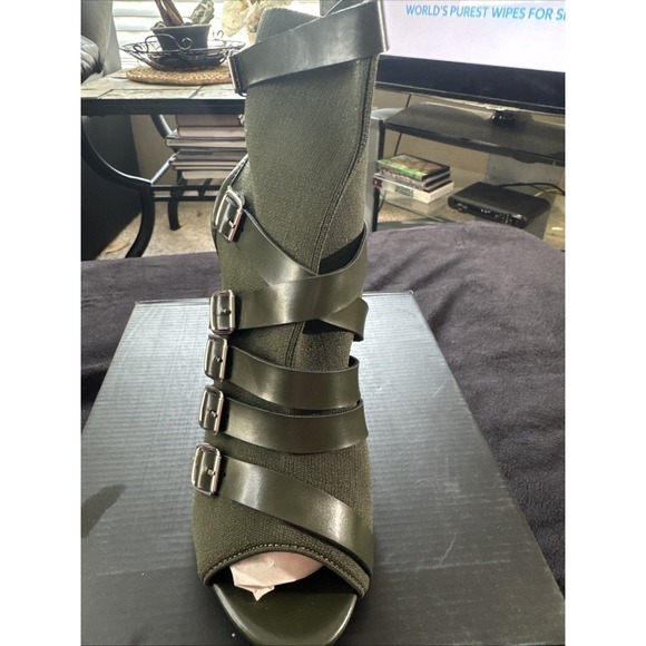 Women's Size 8.5 Peep Toe Heels By Nicole‎ Miller Boomer Style Olive Color 4.5" - Picture 1 of 8